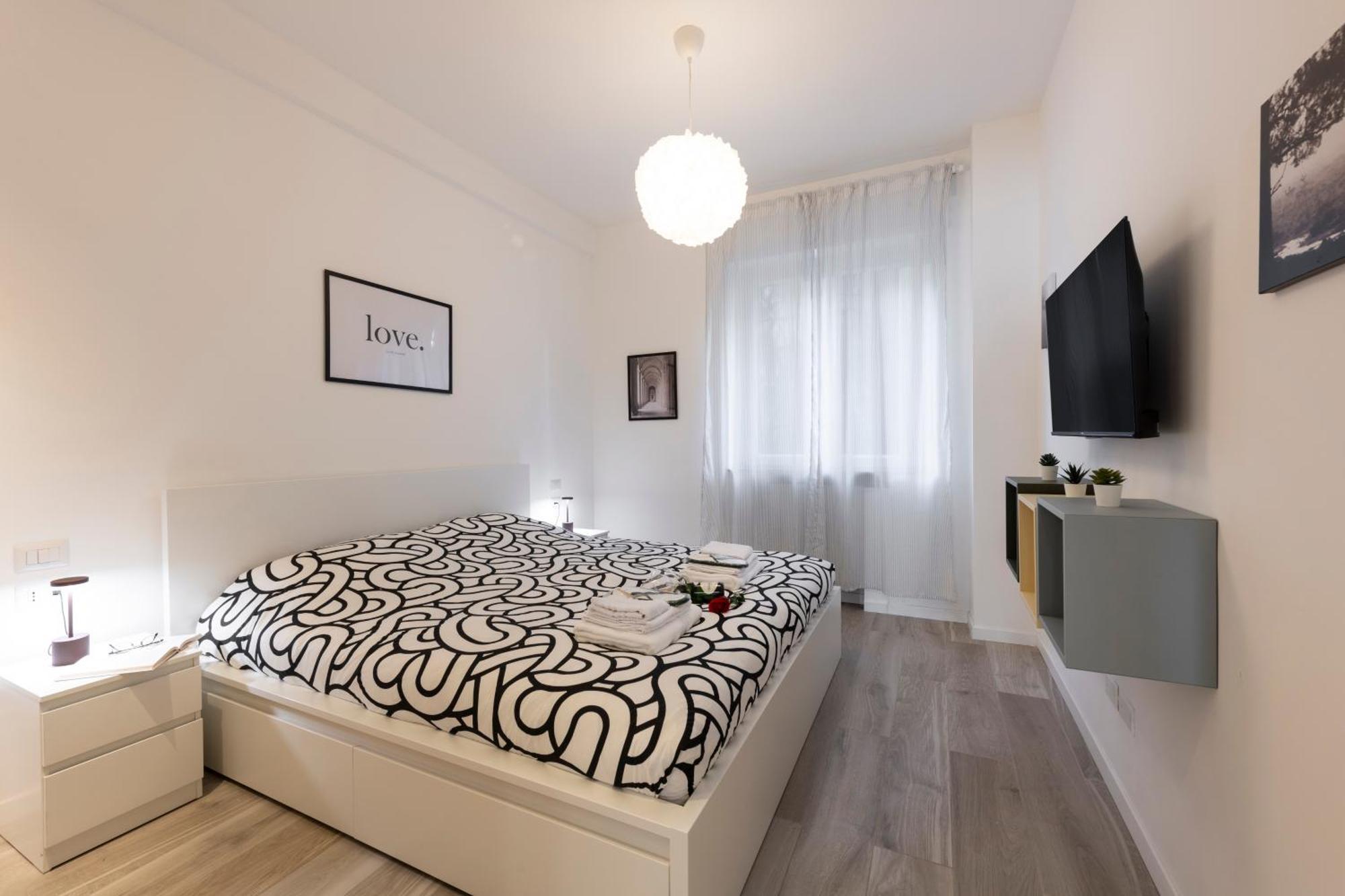 Caracciolo, 28 - Ampio Per 5, Posizione Perfetta Apartamento