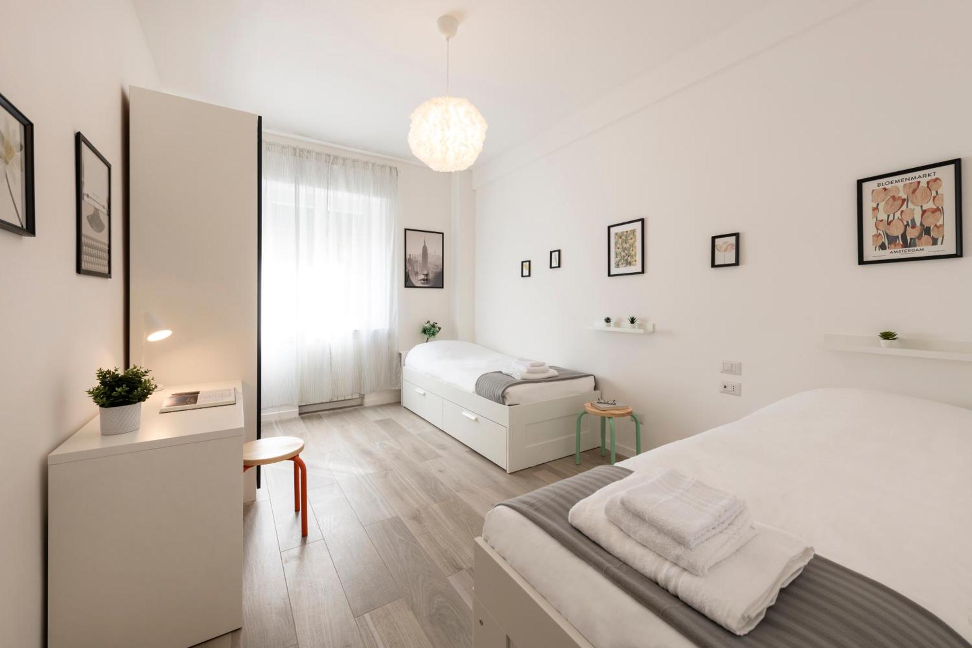 Caracciolo, 28 - Ampio Per 5, Posizione Perfetta Apartamento *